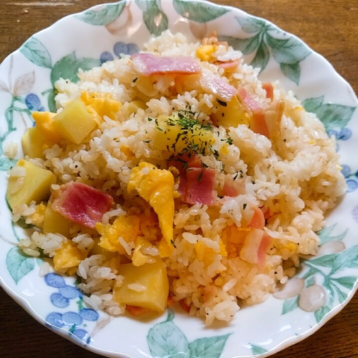 ジャガ芋とベーコンと卵のバター醤油飯